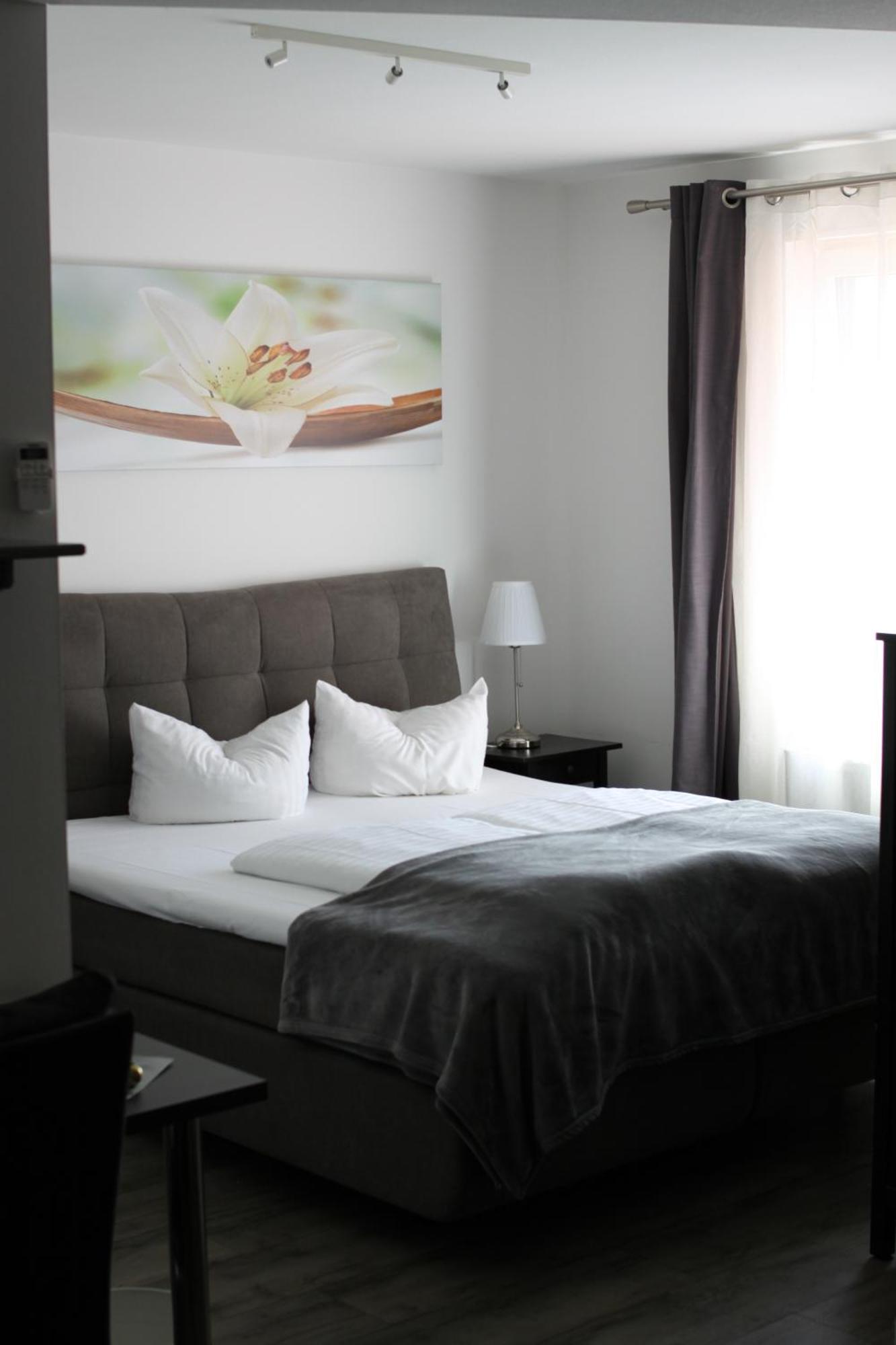 Hotel Restaurant Erbprinz Walldorf Bagian luar foto
