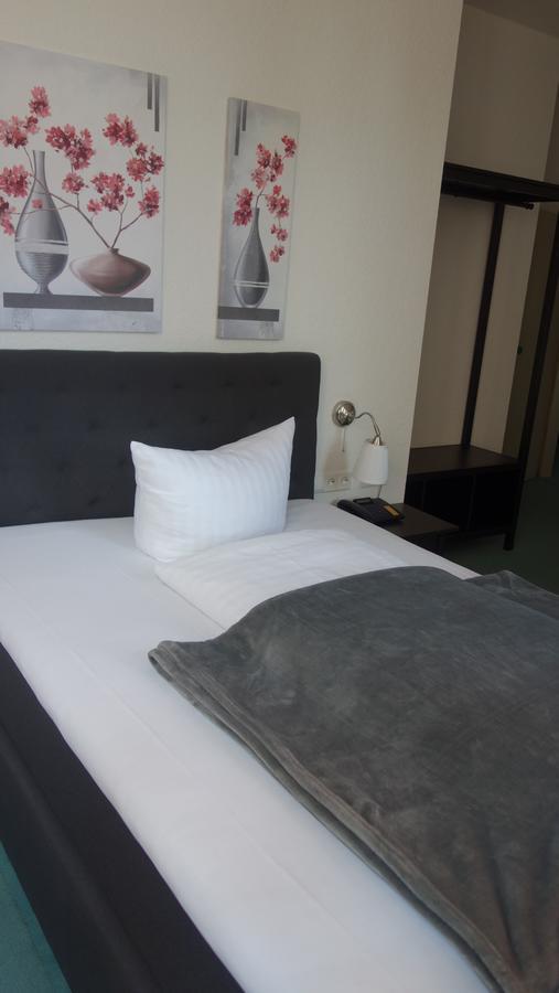 Hotel Restaurant Erbprinz Walldorf Bagian luar foto